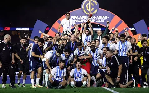 بيراميدز يُتوّج بطلاً لكأس القارات الثلاثة بفوزه على الأهلي السعودي ويتأهل لنصف نهائي الإنتركونتيننتال