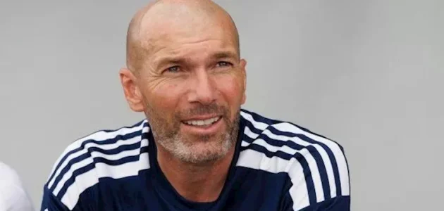 زين الدين زيدان والدوري السعودي: هل تشهد الملاعب العربية فصلاً جديداً في مسيرته؟